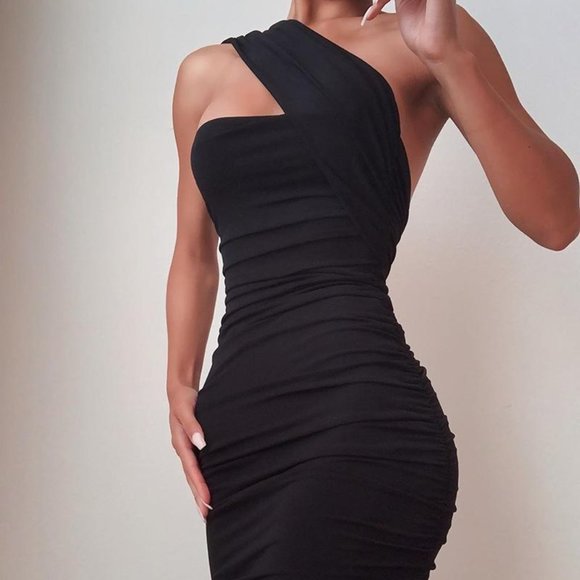 Dresses & Skirts - NWT One shoulder black evening dress
